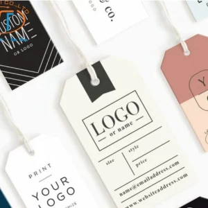 Name tag quần áo sẽ có tên thương hiệu, logo và những thông tin về sản phẩm