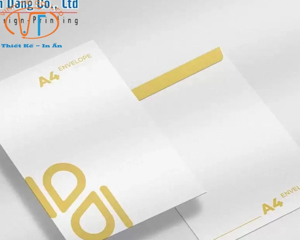 Mẫu bao thư A4 màu trắng với phần họa tiết trang trí màu vàng