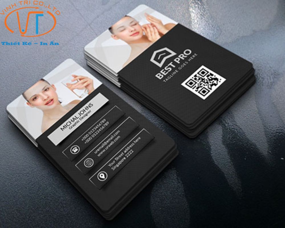 Mẫu card visit khổ dọc với hình ảnh sắc nét, nội dung đầy đủ