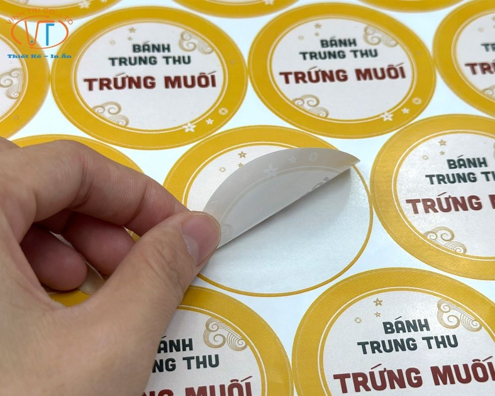 Tem nhãn trung thu hình tròn viền vàng nhân trứng muối