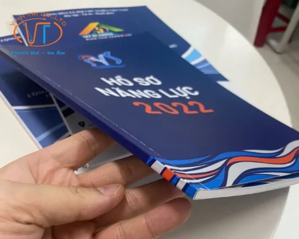 Mẫu in catalogue A5 bìa cứng