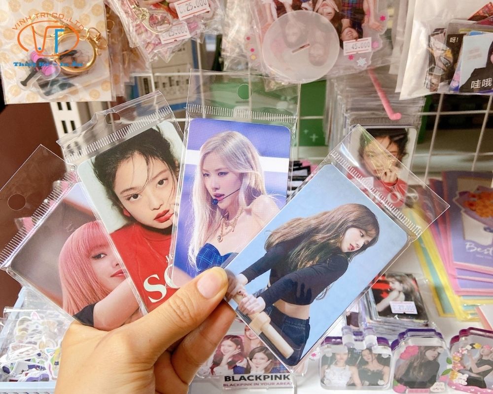 Thẻ card Blackpink có tem dán