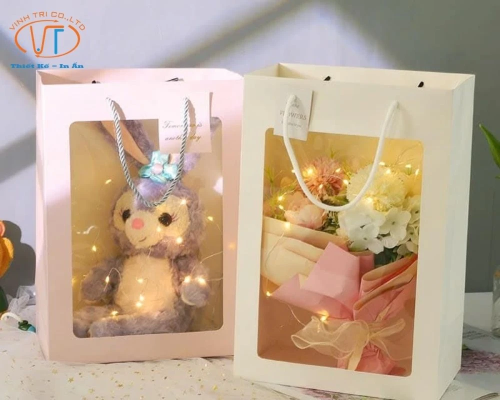 Túi giấy đựng hoa đẹp, dây quai đa màu