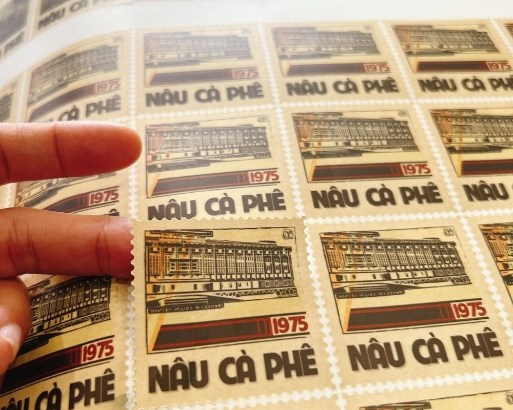 in tem nhãn cho thương hiệu Nâu Cà phê