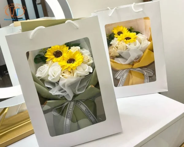Túi giấy nhỏ màu trắng đựng hoa có dây quai màu trắng
