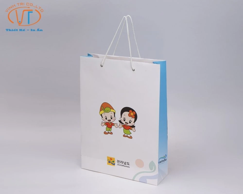 Túi giấy trắng có hình chibi