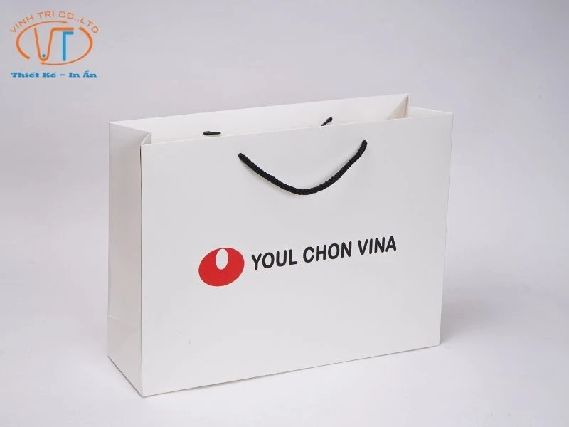 Túi giấy trắng in dòng chữ nổi bật YOUL CHON VINA