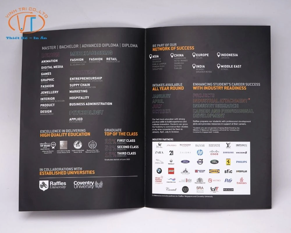 Brochure gấp đôi giới thiệu về xe