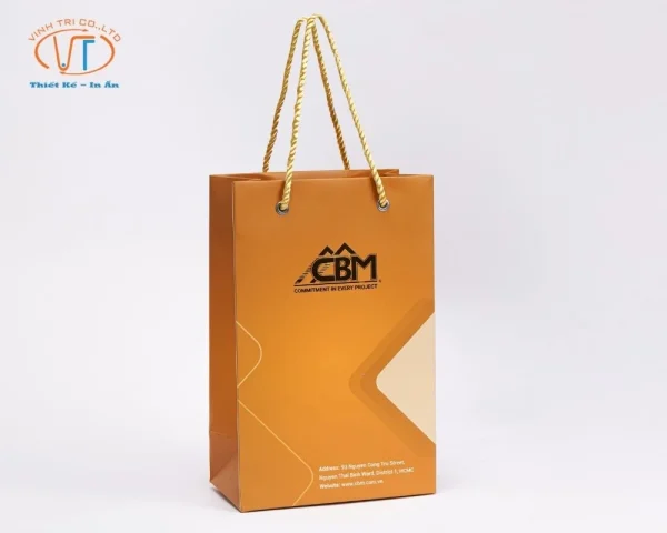 Túi giấy cam xỏ quai thương hiệu CBM