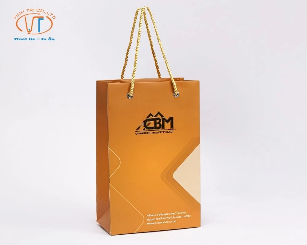 Túi giấy cam xỏ quai thương hiệu CBM