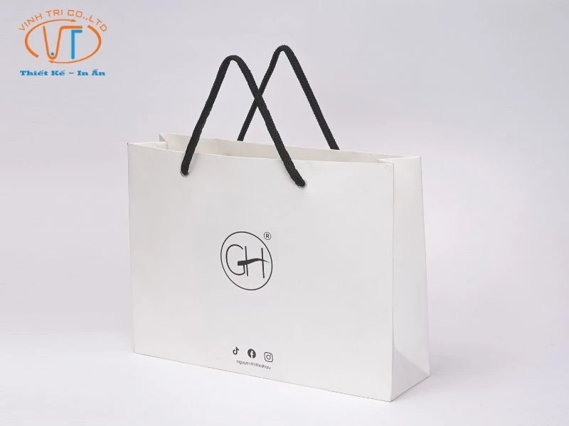 Túi giấy couche dây đen dạng ngang