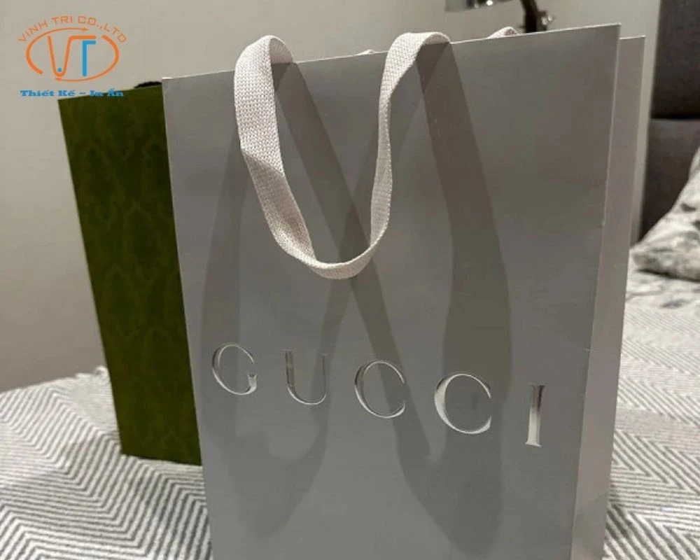 Túi giấy Gucci màu xám