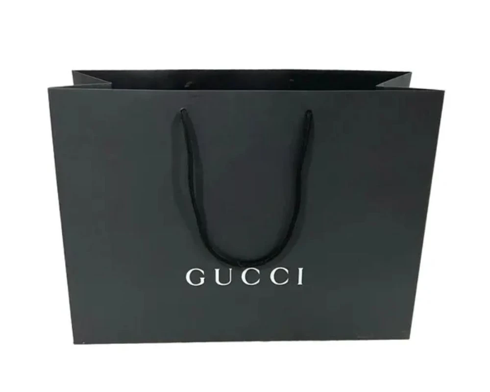 Túi giấy Gucci màu đen hình chữ nhật