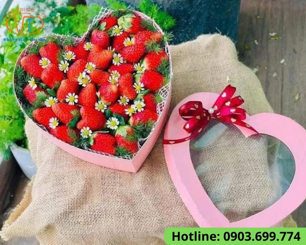 Hộp quà trái tim màu hồng