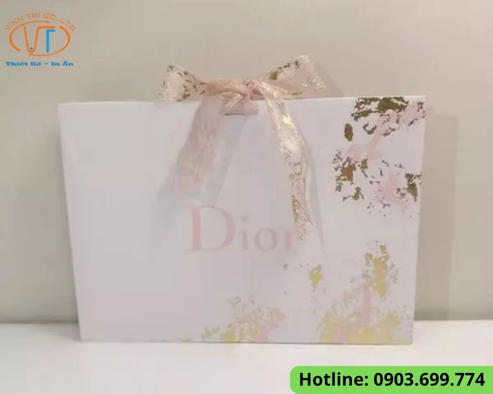 Túi Dior gắn nơ