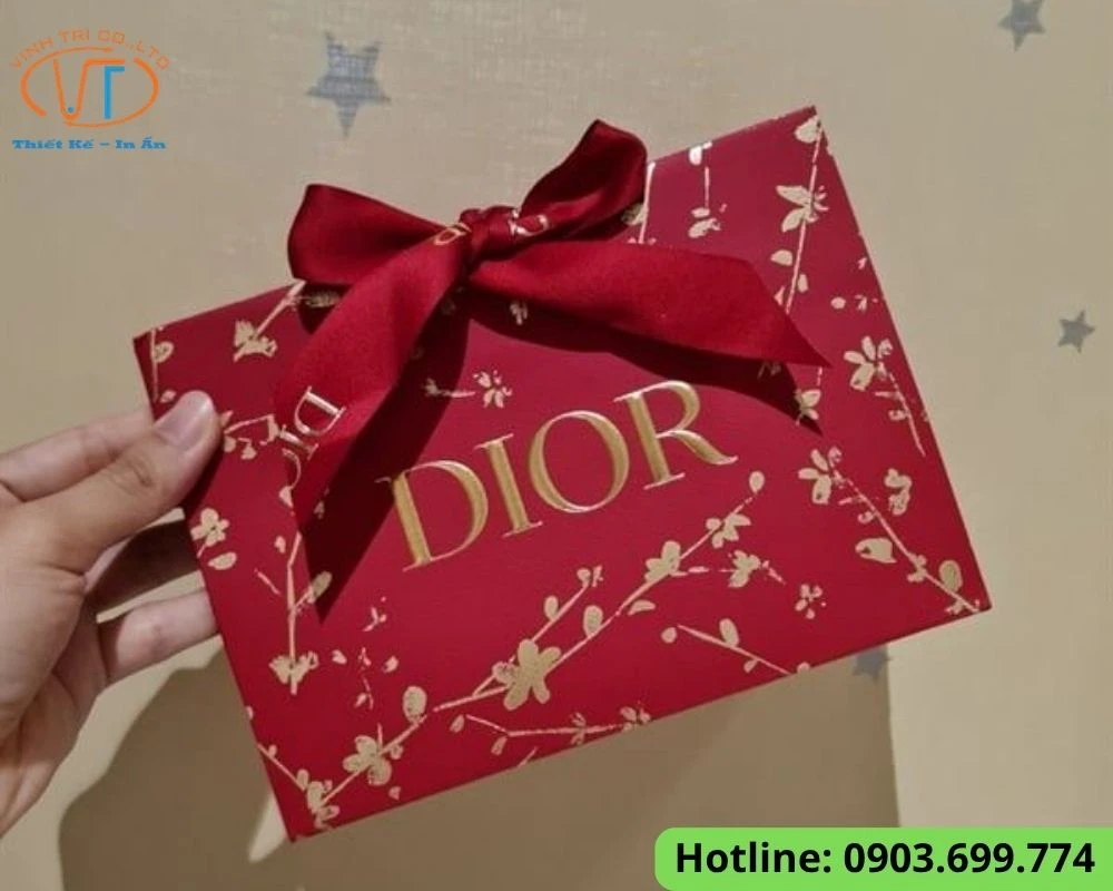 Túi giấy Dior màu đỏ