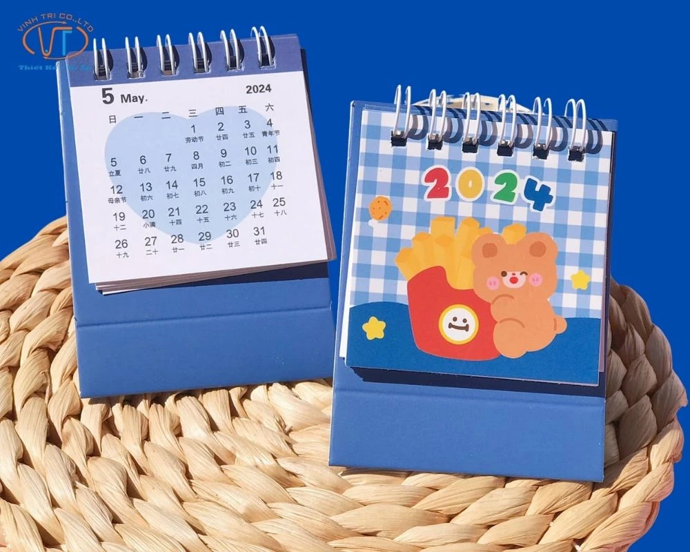 Mẫu lịch mini màu xanh dương hình con gấu