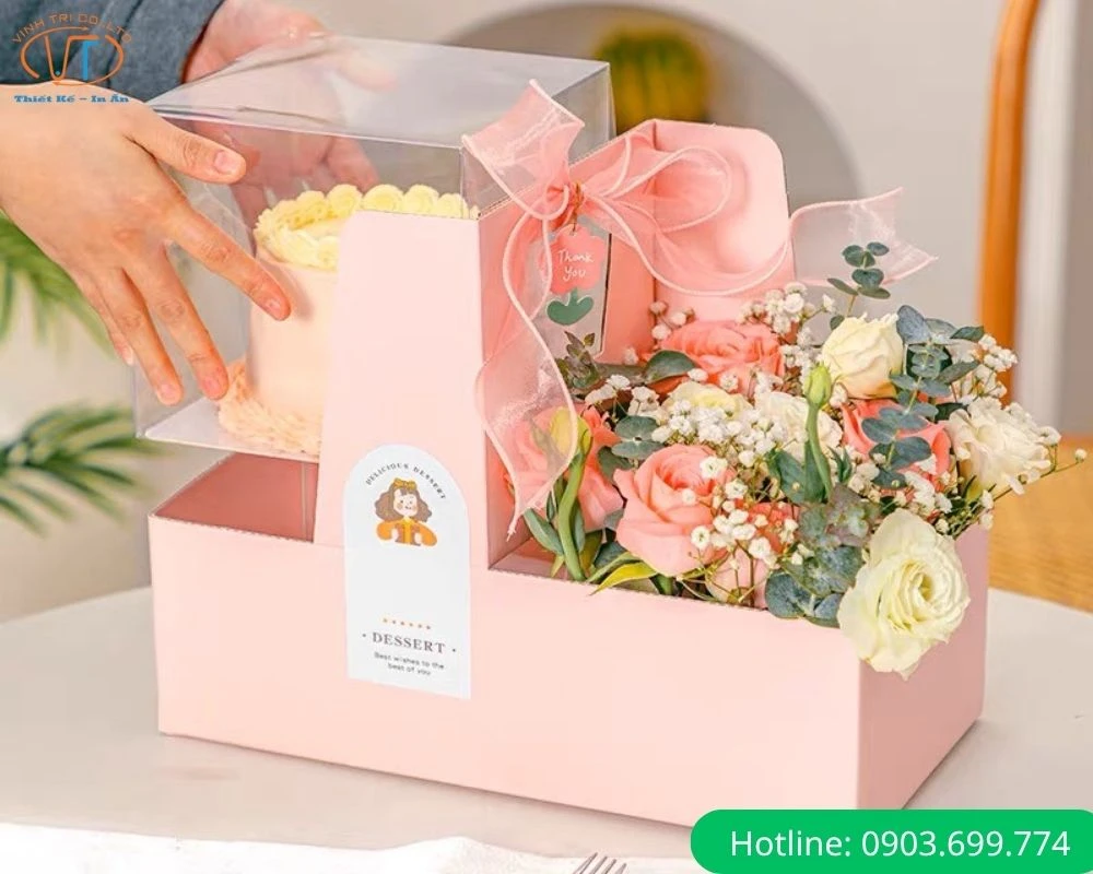 Túi giấy đựng hoa màu hồng