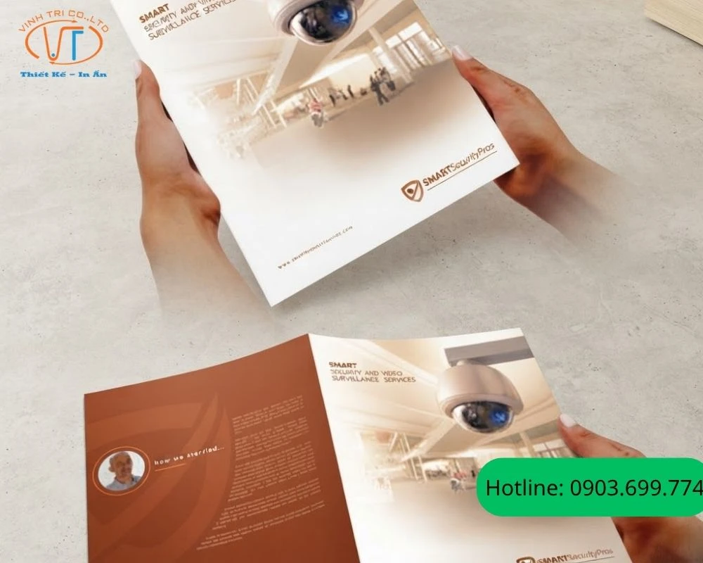 Mẫu brochure camera gấp đôi