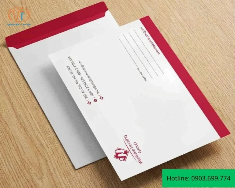 Phong bì nắp vuông có đường viền màu đỏ nổi bật